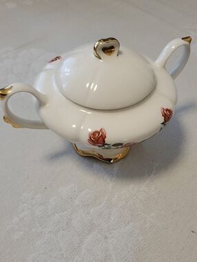 Loma 1951 Porcelain Rose-Accent Covered Sugar Bowl with Gold Trim - White